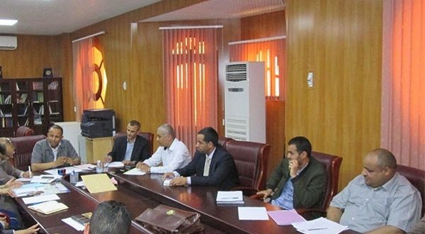 اجتماع بيداغوجي مع الطاقم الإداري لكلية العلوم الاقتصادية والتجارية وعلوم التسيير